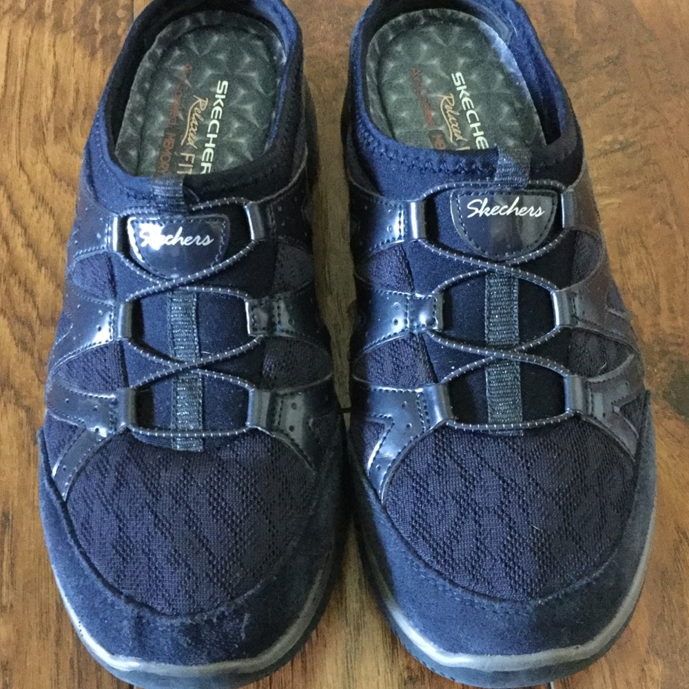 Skechers slip on shoes